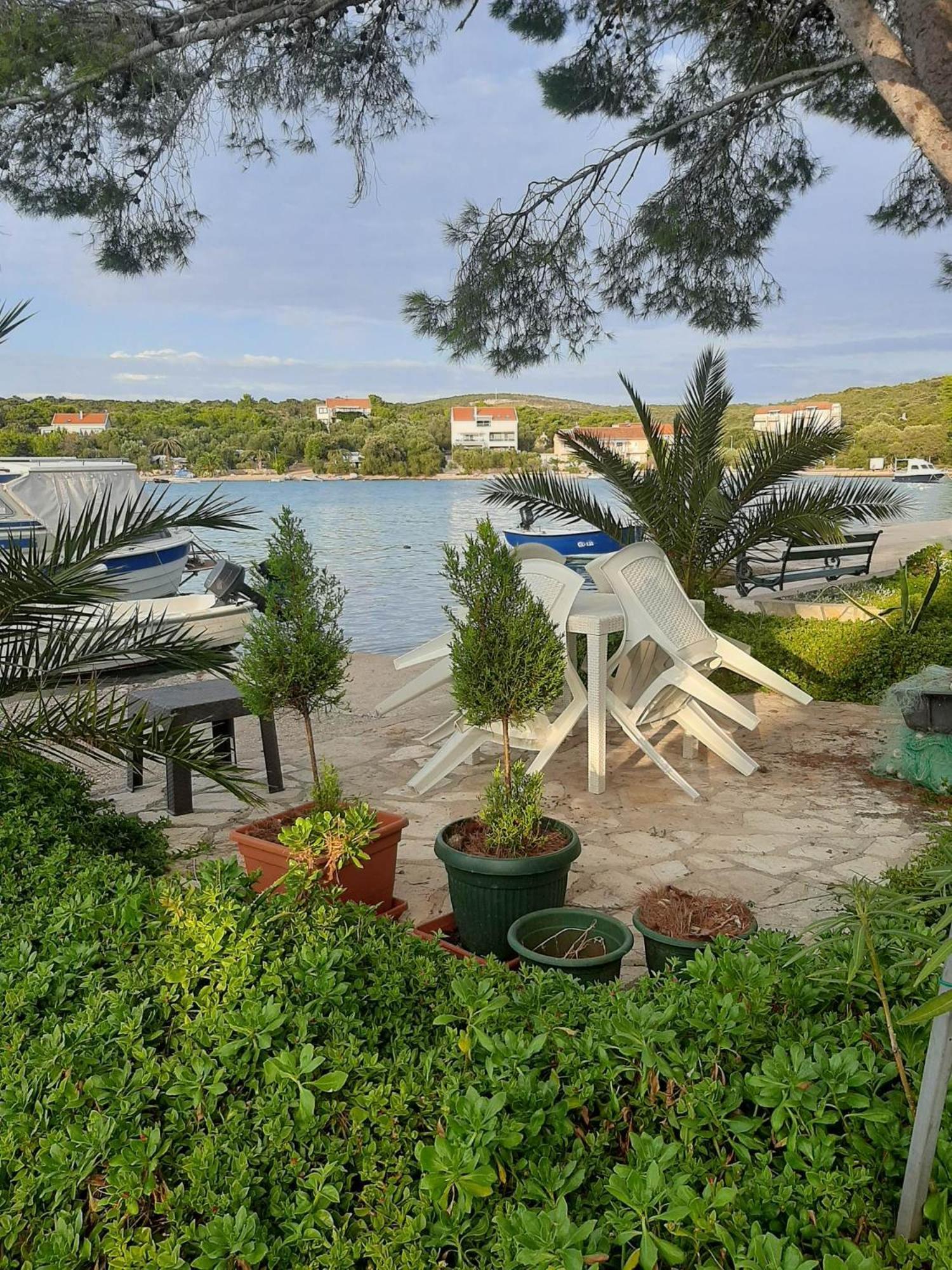 Holiday Home Artina 2 Ловиште Экстерьер фото