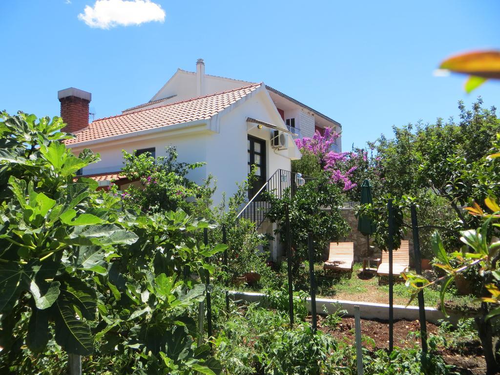 Holiday Home Artina 2 Ловиште Экстерьер фото